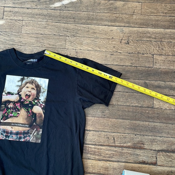 GOONIES Chunk truffle shuffle black t shirt YOUTH large 80s retro - Picture 7 of 7